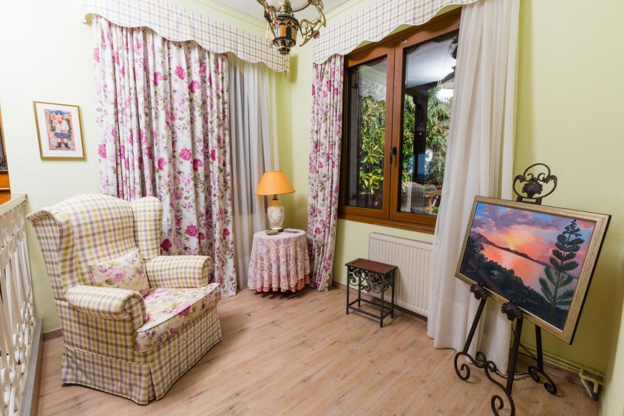 Beachfront Family Villa Katerina With Private Pool, Playground, Bbq & Amazing Sea Views! Petres  Zewnętrze zdjęcie