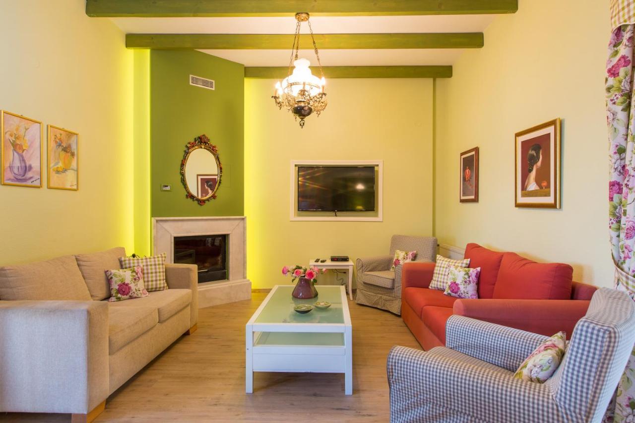Beachfront Family Villa Katerina With Private Pool, Playground, Bbq & Amazing Sea Views! Petres  Zewnętrze zdjęcie