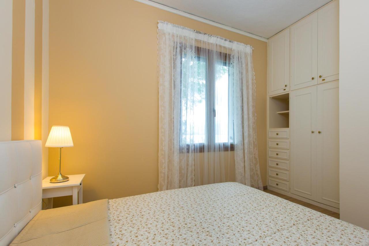 Beachfront Family Villa Katerina With Private Pool, Playground, Bbq & Amazing Sea Views! Petres  Zewnętrze zdjęcie