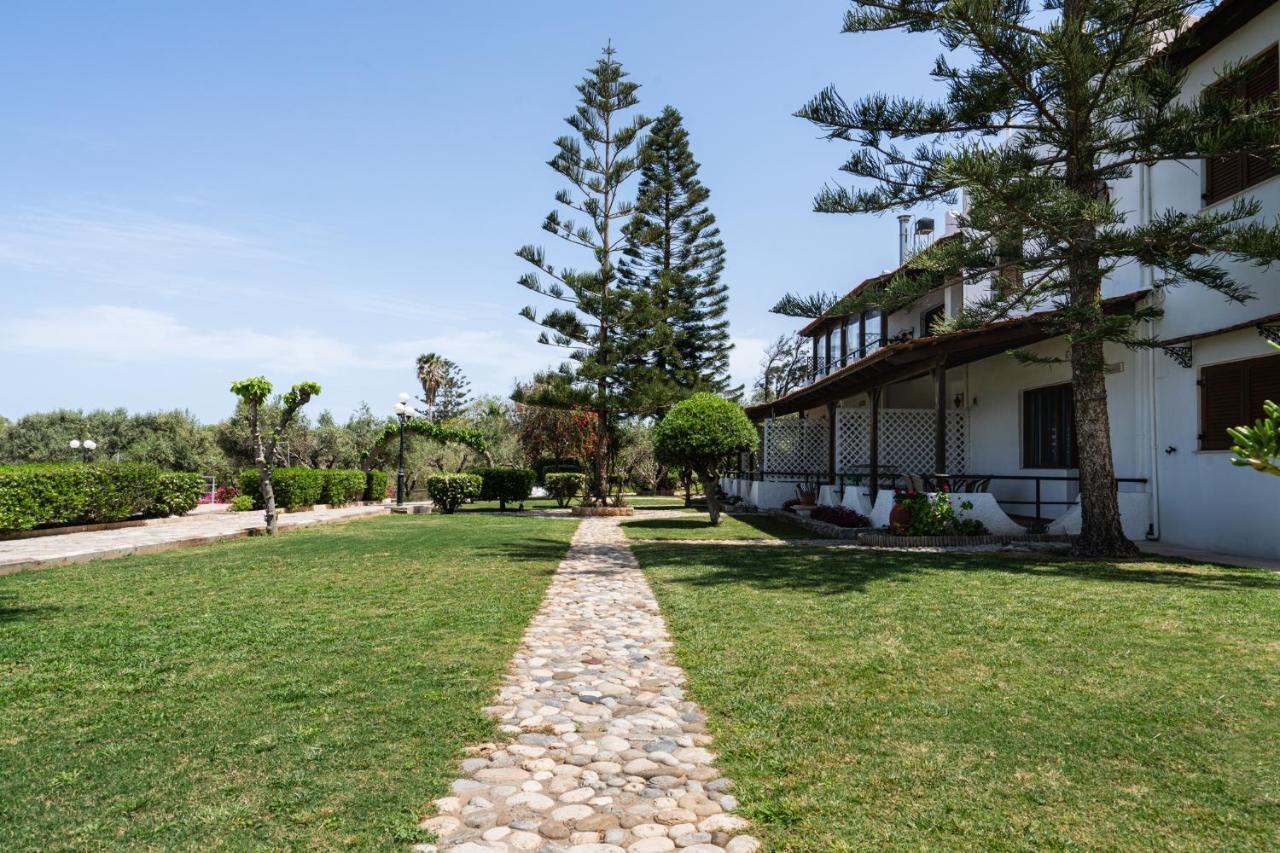 Beachfront Family Villa Katerina With Private Pool, Playground, Bbq & Amazing Sea Views! Petres  Zewnętrze zdjęcie