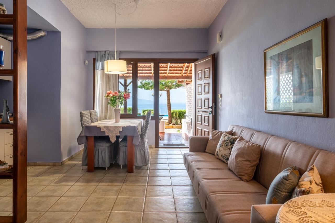 Beachfront Family Villa Katerina With Private Pool, Playground, Bbq & Amazing Sea Views! Petres  Zewnętrze zdjęcie