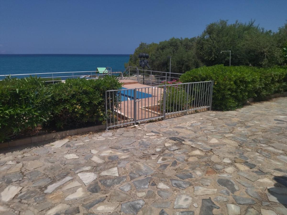 Beachfront Family Villa Katerina With Private Pool, Playground, Bbq & Amazing Sea Views! Petres  Zewnętrze zdjęcie