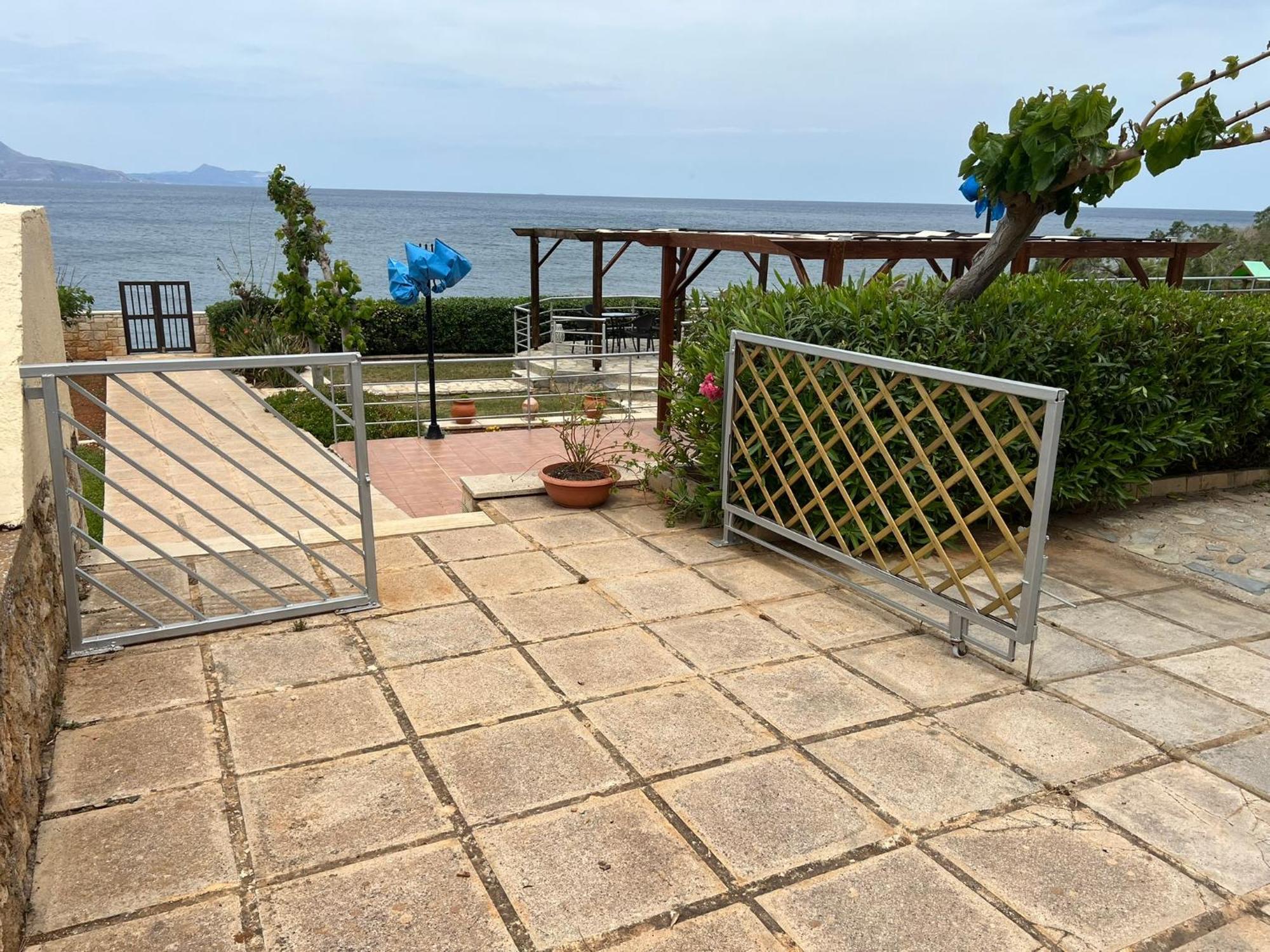 Beachfront Family Villa Katerina With Private Pool, Playground, Bbq & Amazing Sea Views! Petres  Zewnętrze zdjęcie