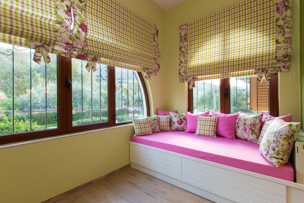Beachfront Family Villa Katerina With Private Pool, Playground, Bbq & Amazing Sea Views! Petres  Zewnętrze zdjęcie